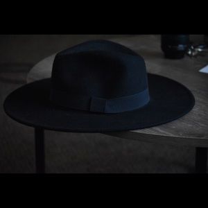 Felt wide brimmed hat